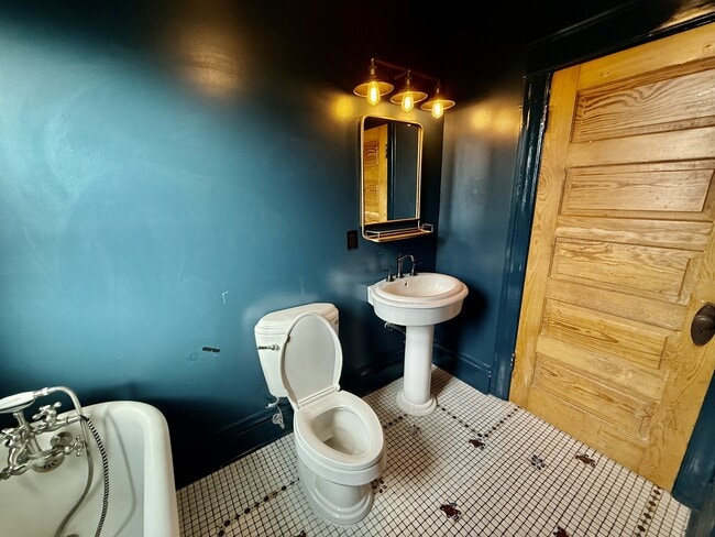 Building Photo - 1228 Bryan Ave