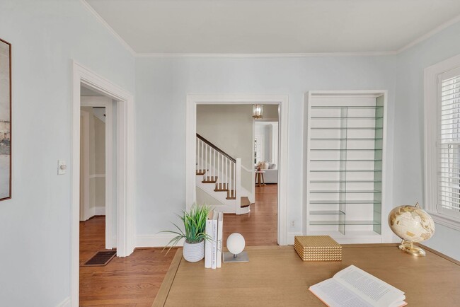 Building Photo - Luxury unfurnished 4BR/4.5BA Tudor in Belle Meade Links.