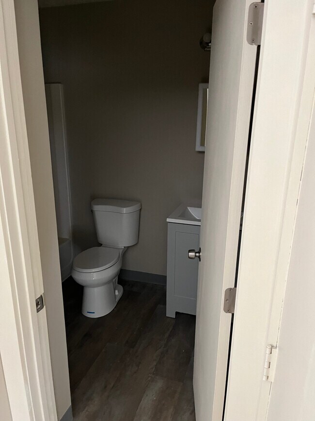 Building Photo - 35 Log St