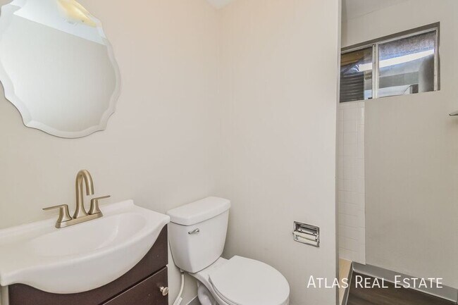 Building Photo - 4885 Artistic Cir