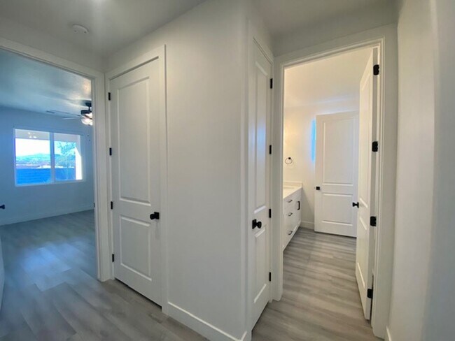 Building Photo - SPACIOUS HOME FOR RENT!