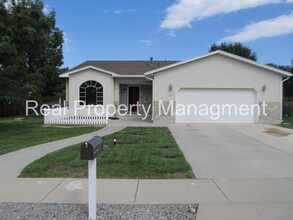 Building Photo - A beautiful 4 bed, 3 bath Home in River Heights!