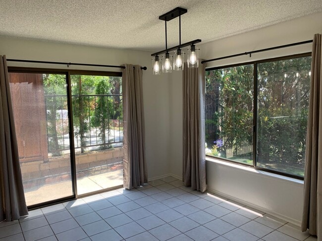 Building Photo - Beautiful, Spacious, 4 bed 2.5 bath home nestled in the Serene, breathtaking Hills of Pacific Pal...