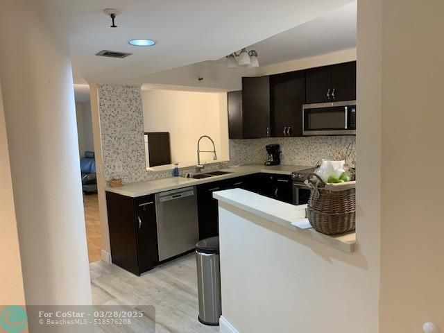 Building Photo - 2200 S Cypress Bend Dr