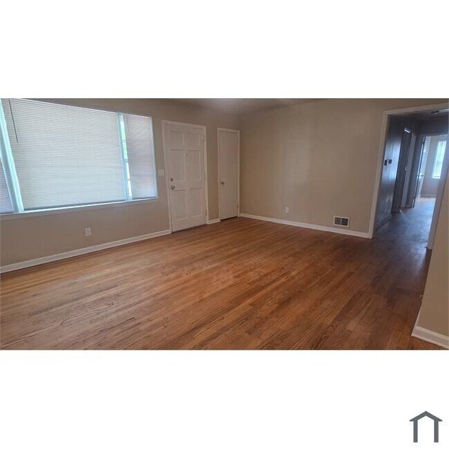 Building Photo - 2916 Walden Dr