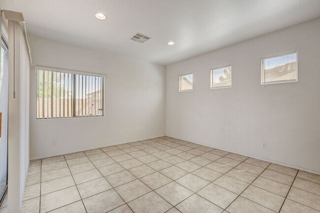 Building Photo - 6724 Donna St