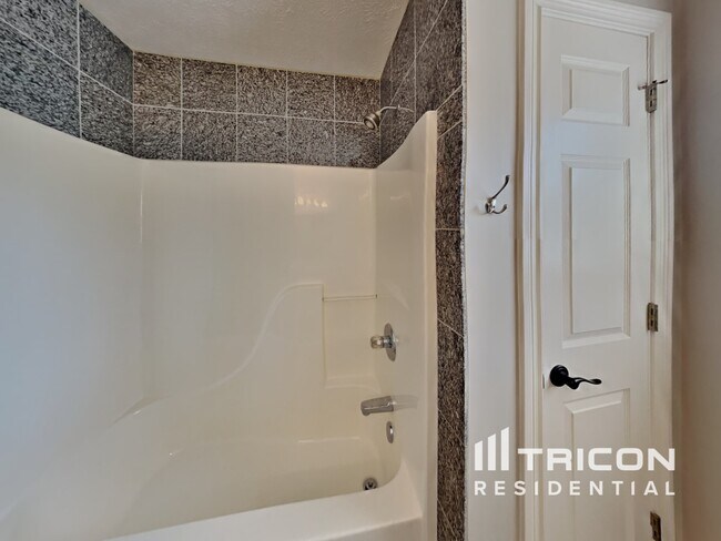 Building Photo - 105 Crooked Creek Ct