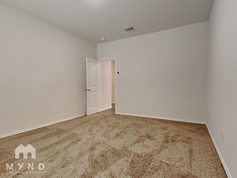 Building Photo - 3008 Aberdeen Dr