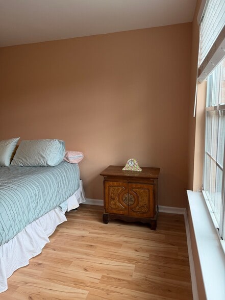 Building Photo - 623 Oakfield Tr