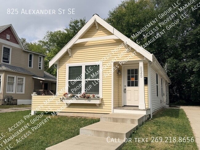 Primary Photo - 825 Alexander St SE