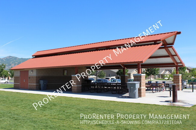 Building Photo - 1045 Stonehaven Dr