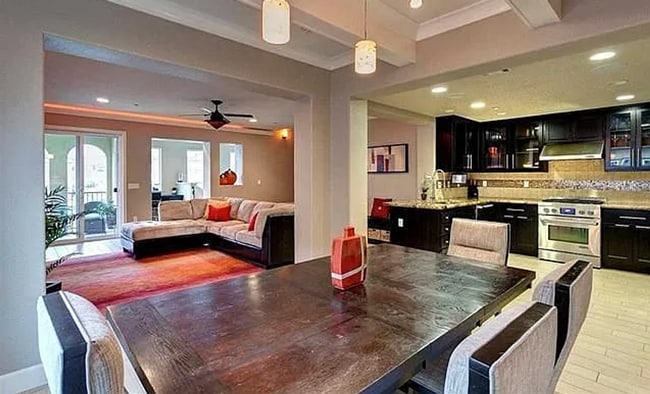 Building Photo - EPIC REA - Modern-Style 3 BR/3BA townhouse...