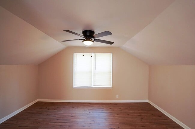 Building Photo - Fully Renovated 3-Bedroom Home – Move-In Ready for You!