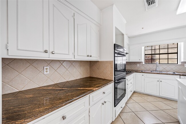 Building Photo - 11906 Pepperdine Ln