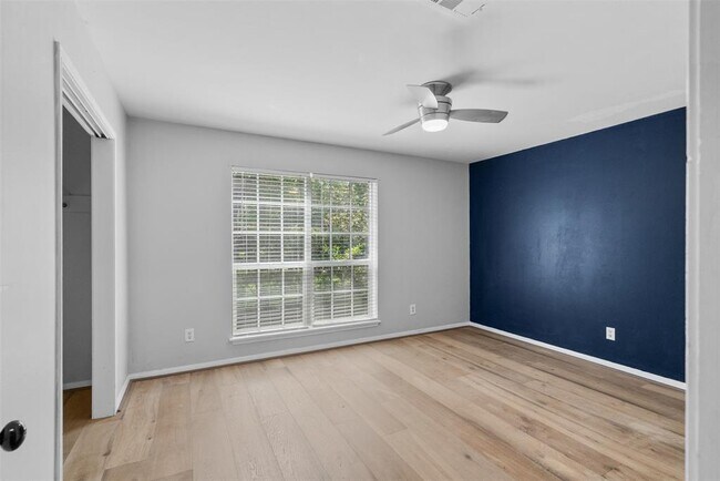 Building Photo - 5019 Oak Forest Dr