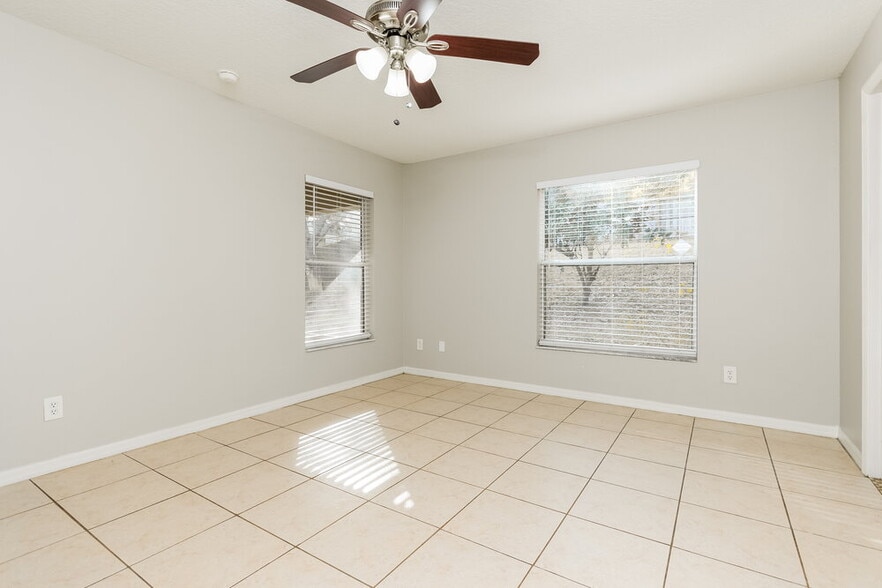 Building Photo - 617 Willow Run St