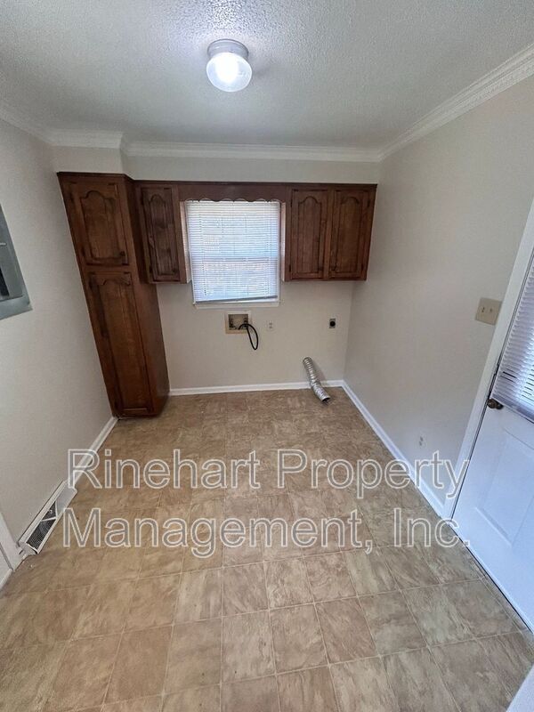 Building Photo - 480 Willowspring Ln