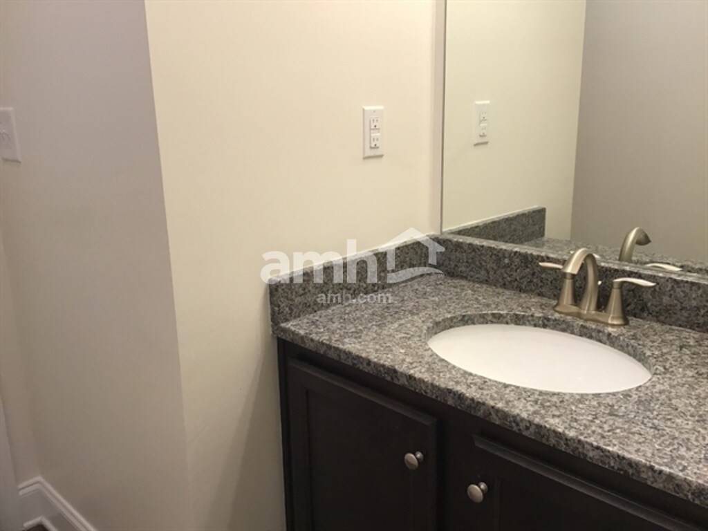 Building Photo - 84 Lindridge Dr