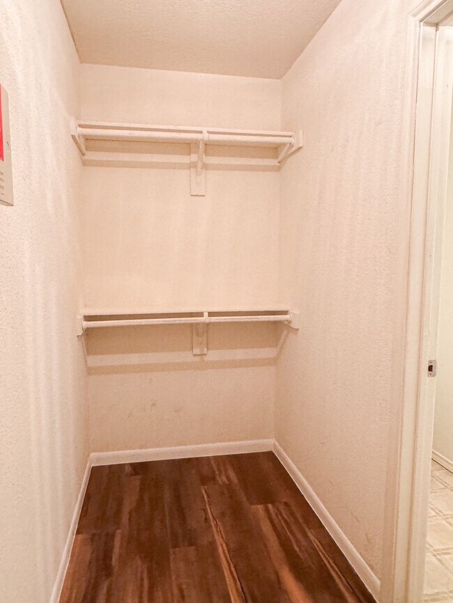 Building Photo - Updated & Large Rental Home in Greater Killeen