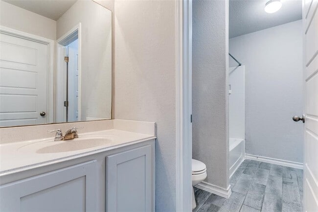 Building Photo - 617 Saddle Forest