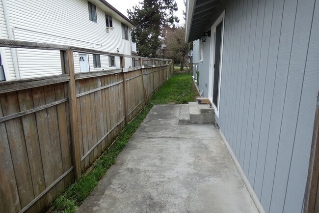 Building Photo - High Quality - Great Neighborhood