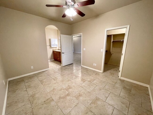 Building Photo - Beautiful 3 Bedroom Home in Central Kingman!