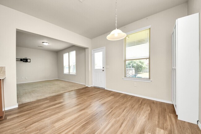 Building Photo - 15802 Sunny Stone Dr