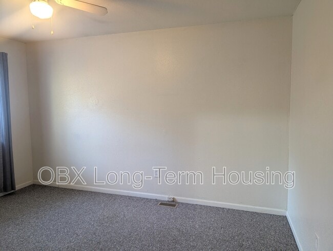 Building Photo - 207 Pine Grove Trail