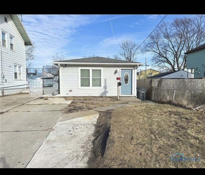 Primary Photo - 1537 White St