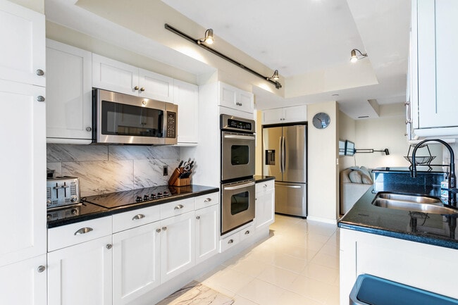 Building Photo - 4050 N Ocean Dr