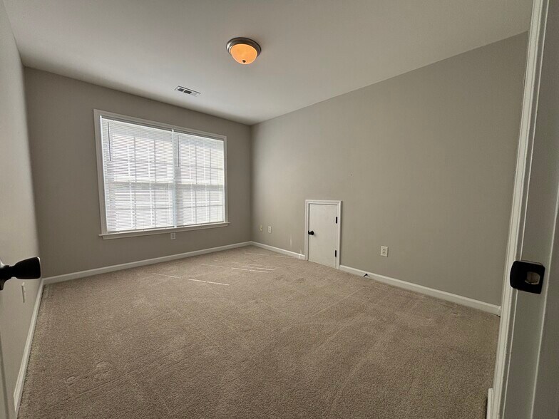 BR3 - 808 Woodsford Dr