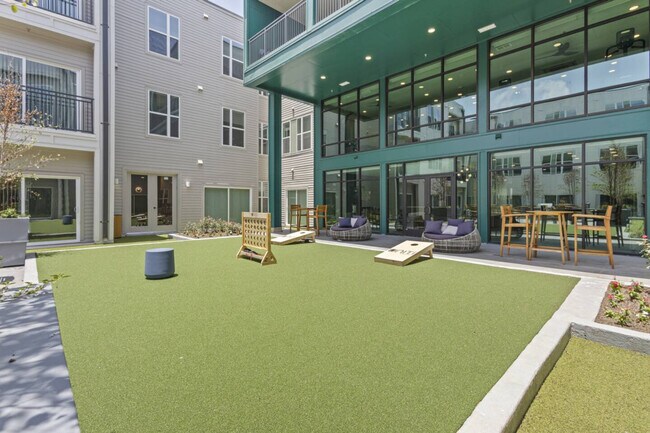 Building Photo - 601 W 9th St