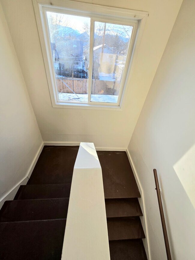 Building Photo - Large 4 Bedroom + Den, 2 Bath House for Rent in Cashmere!*** ON THE RIVER!!