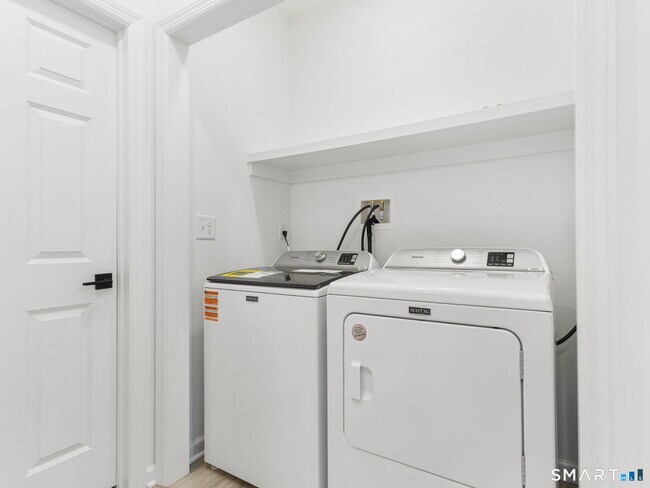 Building Photo - 1974 Kings Hwy