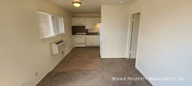 Building Photo - 711 S Austin Ave