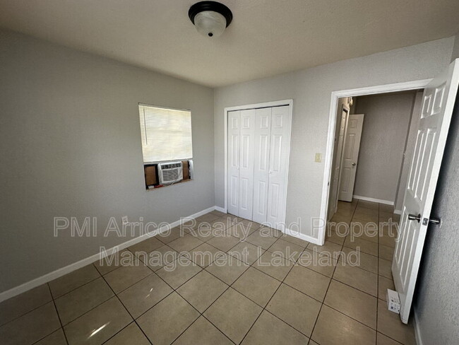 Building Photo - 403 Normandy St