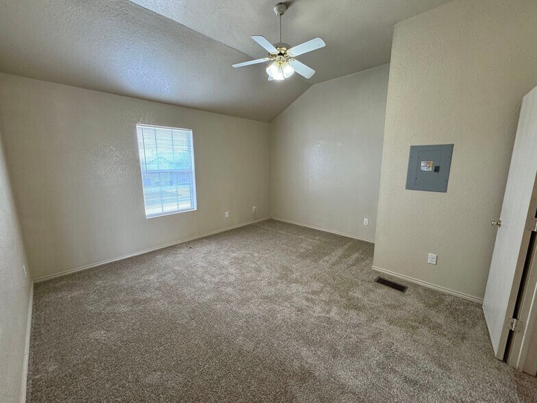 Building Photo - 4506 Deek Dr