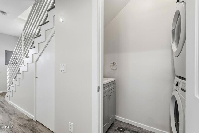 Building Photo - 6721 1/2 Vineland Avenue Unit