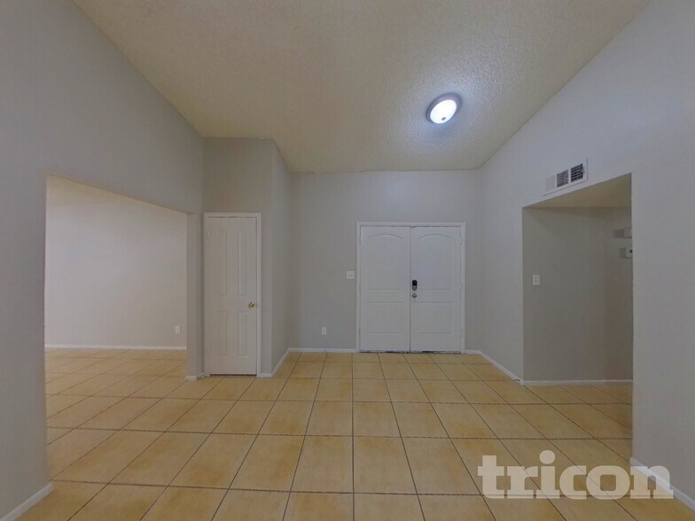 Building Photo - 4055 W Desert Cove Ave