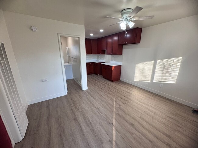 Building Photo - Remodeled Studio Near Sutter Park & Tower Bridge