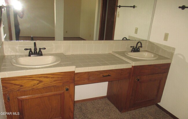 Building Photo - 6920 Villa Hermosa Dr