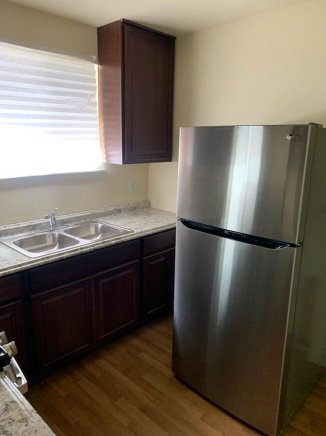 Building Photo - Cozy 3 Bedroom Home with Spacious Yard in ...