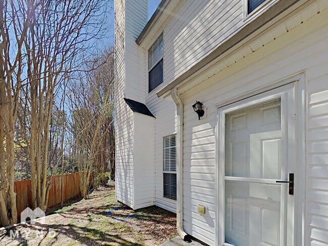 Building Photo - 1557 Silver Ridge Dr SW