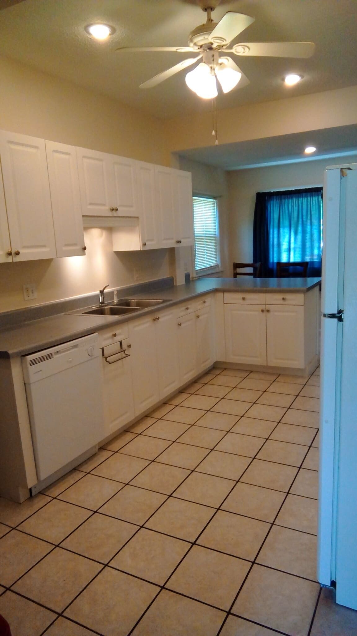 Building Photo - 106 Vine St