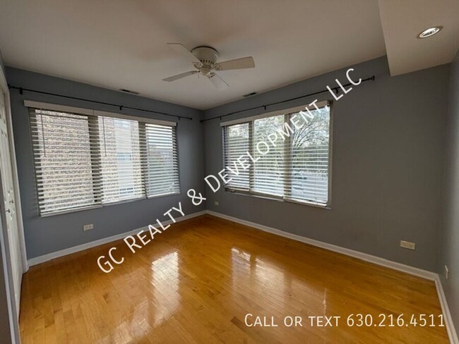 Building Photo - 220 Des Plaines Ave