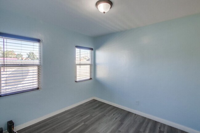 Building Photo - Newly Renovated And Ready For Occupancy