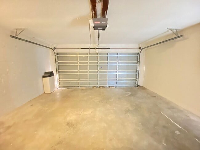 Building Photo - 132 Rose Hill Trail