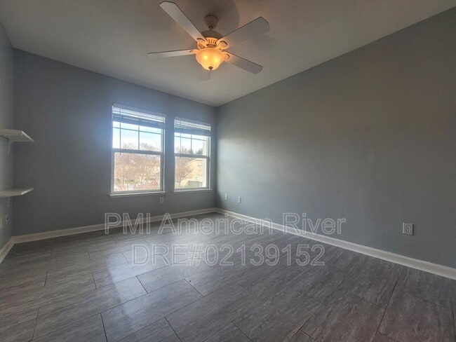 Building Photo - 569 Loch Lomond Way