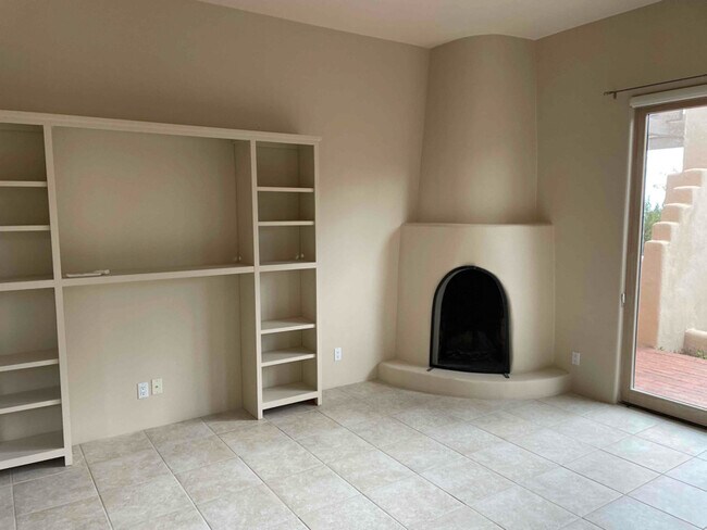 Building Photo - 4 Old Agua Fria Rd E