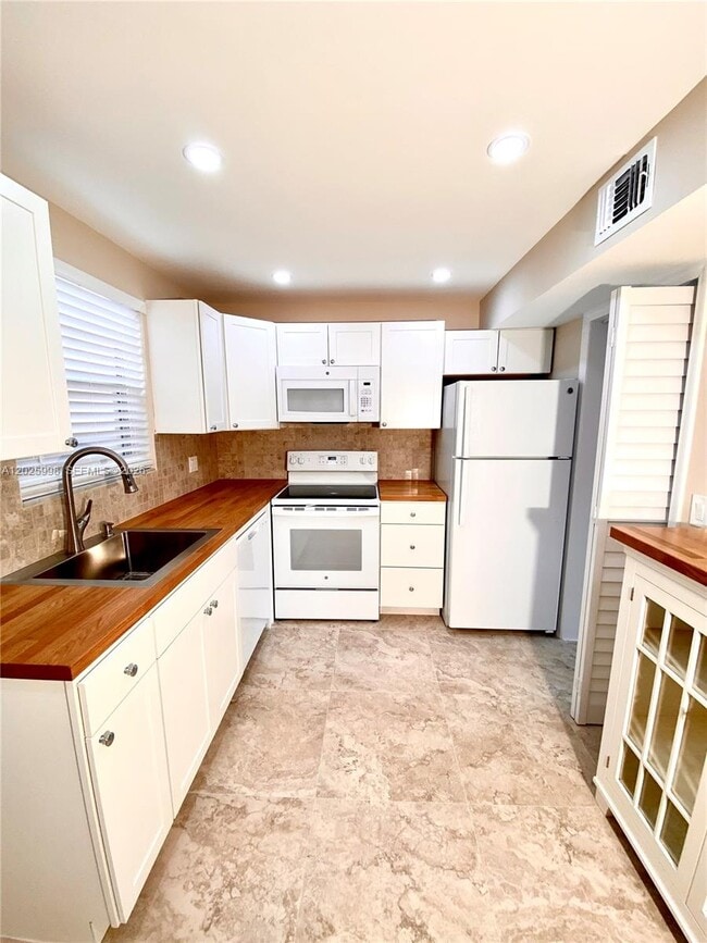 Building Photo - 3926 Segovia St
